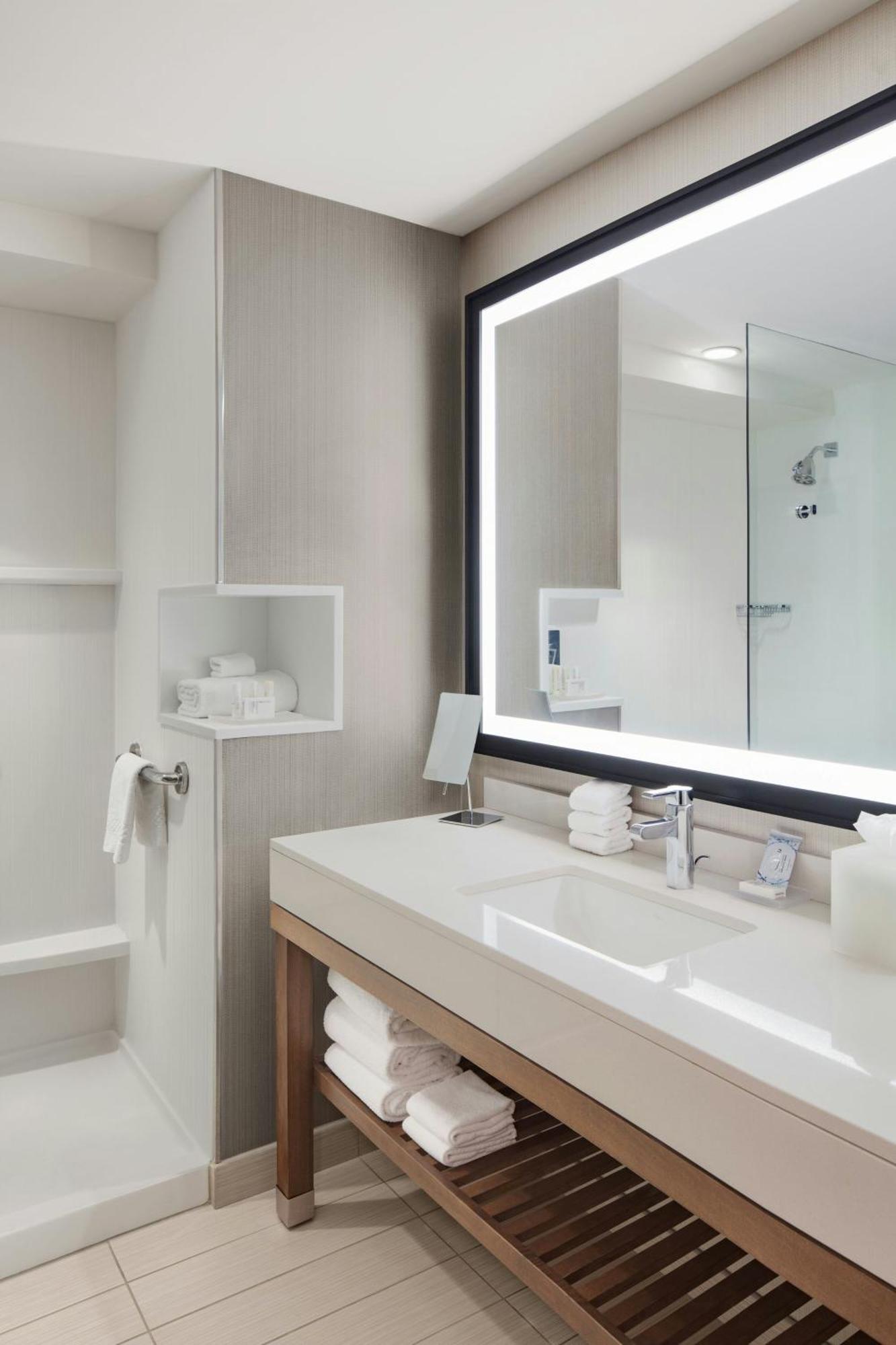 คอร์ตยาร์ด พอร์ตแลนด์ ดาวน์ทาวน์/วอเตอร์ฟรอนต์ Hotel ภายนอก รูปภาพ